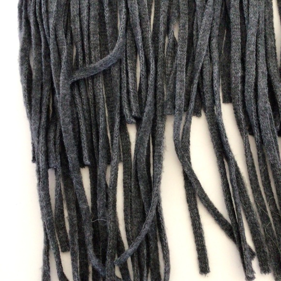 LUCKY BRAND GRAY ACRYLIC LONG FRINGED SCARF NWT - Picture 6 of 11